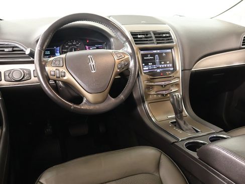 Used 2013 Lincoln MKX AWD image 2
