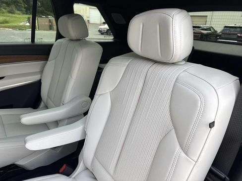 New 2027 Cadillac Vistiq Luxury w/ LPO, Floor Liner Package AWD/4WD image 14