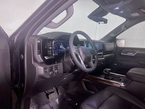 Used 2023 Chevrolet Silverado 1500 LT Trail Boss w/ LT Trail Boss Premium Package AWD/4WD image 10