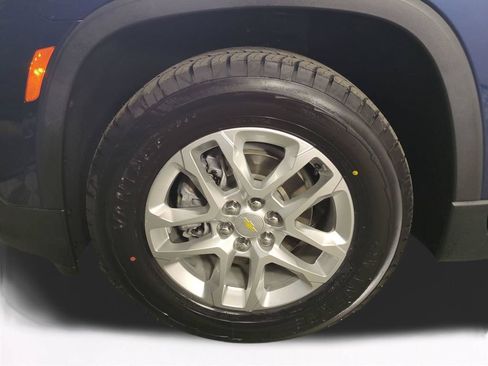 Used 2022 Chevrolet Traverse LS FWD image 11