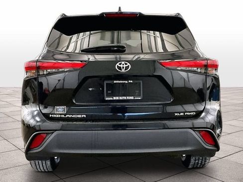 Used 2023 Toyota Highlander XLE AWD/4WD image 4
