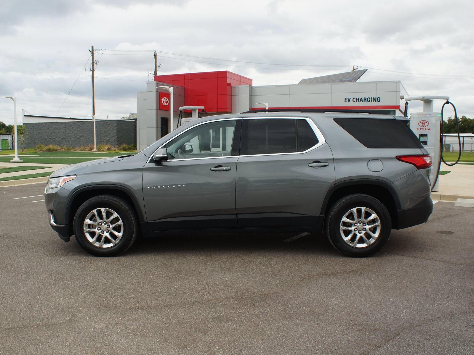 Used 2020 Chevrolet Traverse LT FWD image 9