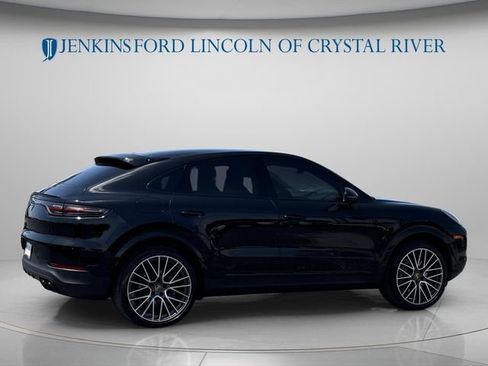 Used 2022 Porsche Cayenne Platinum Edition AWD/4WD image 3