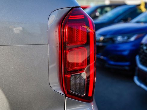 Certified 2025 Hyundai Palisade SEL image 9