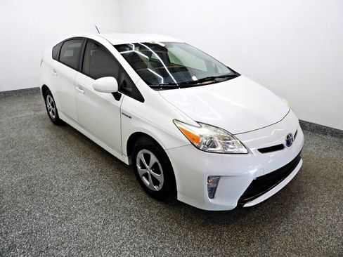 Used 2014 Toyota Prius Two FWD image 3