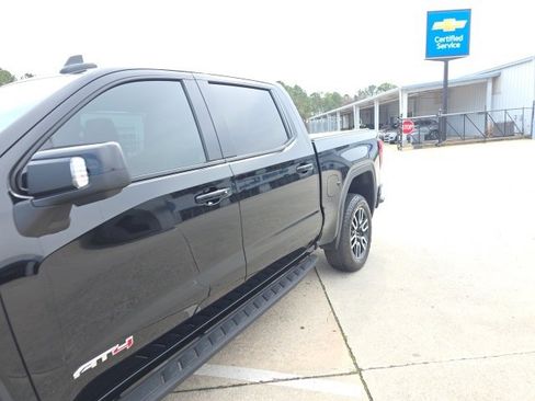 Used 2025 GMC Sierra 1500 AT4 w/ AT4 Premium Package image 4