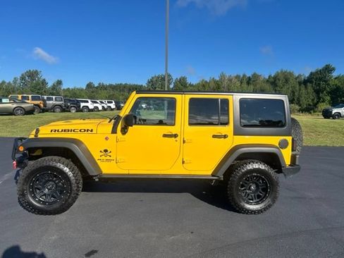 Used 2015 Jeep Wrangler Unlimited Rubicon AWD/4WD image 3