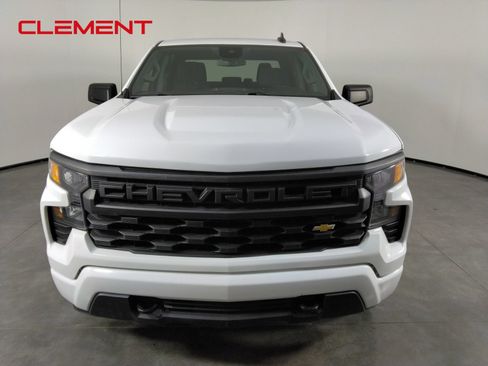 Used 2023 Chevrolet Silverado 1500 Custom AWD/4WD image 2