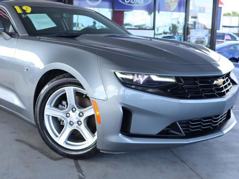 Used 2019 Chevrolet Camaro LT w/ Technology Package RWD image 2