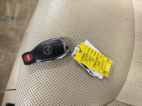 Used 2011 Mercedes-Benz SL 550 image 39