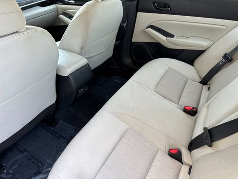 Used 2025 Nissan Altima 2.5 SV FWD image 11