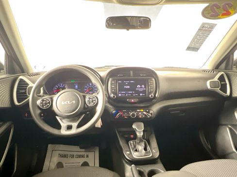 Used 2022 Kia Soul LX image 28