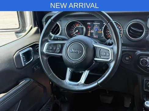 Used 2022 Jeep Wrangler Unlimited Sahara AWD/4WD image 13