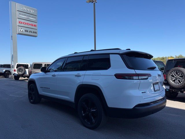 Used 2024 Jeep Grand Cherokee L Laredo AWD/4WD image 4