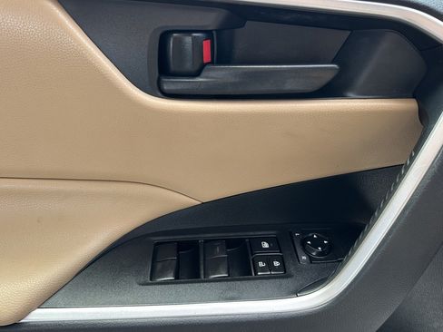 Certified 2021 Toyota RAV4 LE AWD/4WD image 11