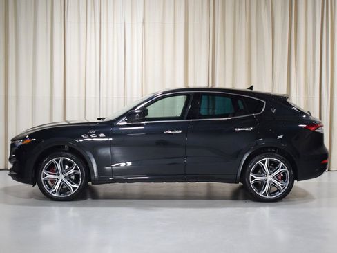 Certified 2023 Maserati Levante GT AWD/4WD image 5