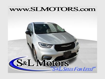 Used 2024 Chrysler Pacifica Touring-L