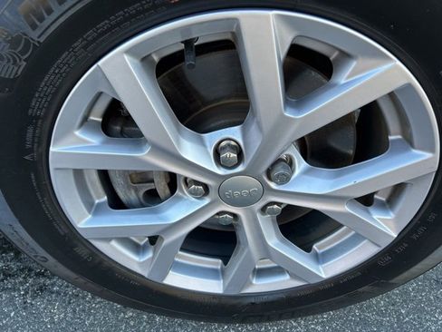 Used 2022 Jeep Grand Cherokee L Limited image 9