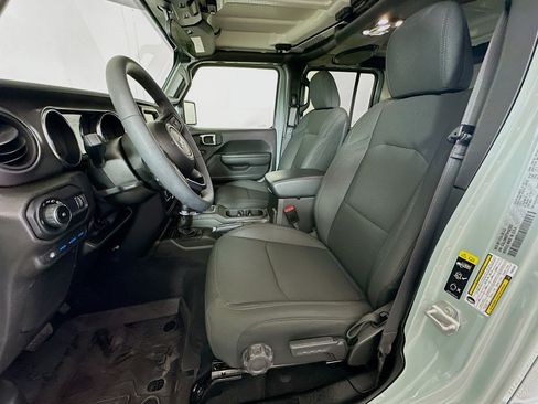 Used 2023 Jeep Wrangler Unlimited AWD/4WD image 13