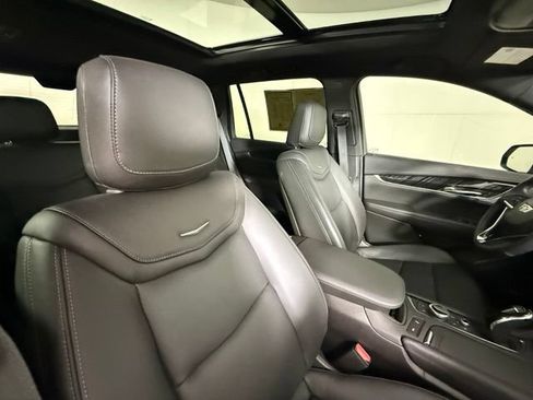 Used 2023 Cadillac XT6 Premium Luxury w/ Technology Package FWD image 30