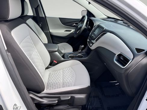 Used 2020 Chevrolet Equinox LS FWD image 23