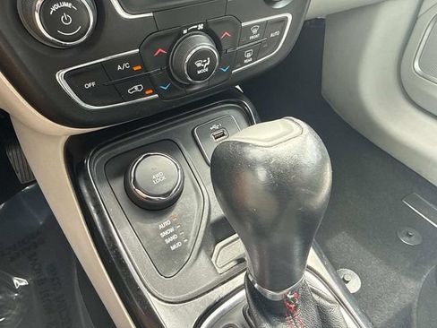 Used 2020 Jeep Compass Limited AWD/4WD image 27