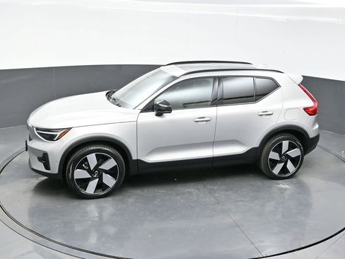 Used 2023 Volvo XC40 Recharge Ultimate image 28