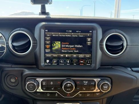 Used 2020 Jeep Wrangler Unlimited Sahara AWD/4WD image 25
