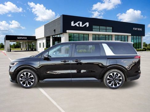 Used 2022 Kia Carnival EX FWD image 8