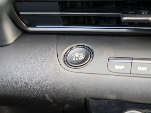 New 2025 Hyundai Elantra SEL image 24