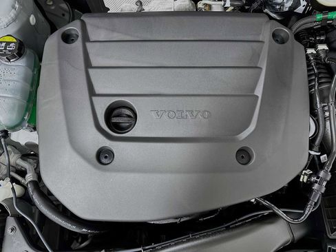 Used 2025 Volvo XC40 B5 Core w/ Protection Package Premier image 29