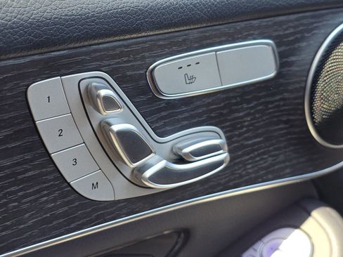 Used 2020 Mercedes-Benz GLC 300 image 31