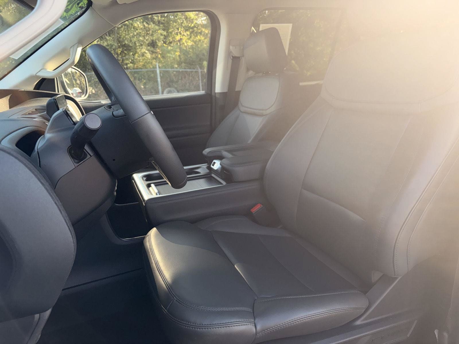 Used 2026 Ford Expedition Active RWD image 9