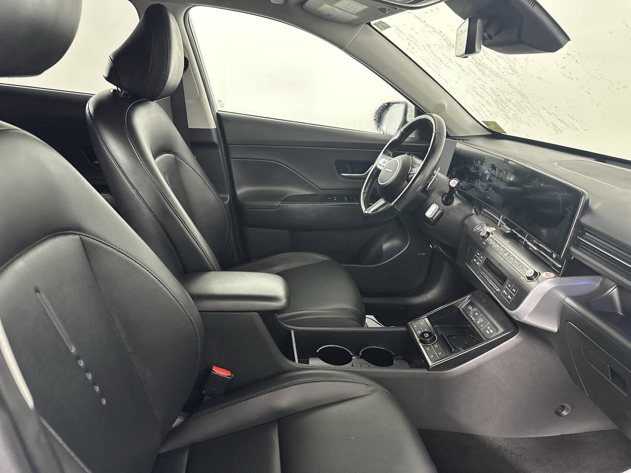 Used 2024 Hyundai Kona Limited FWD image 12