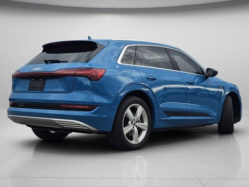 Used 2019 Audi e-tron Prestige w/ Prestige Package image 24