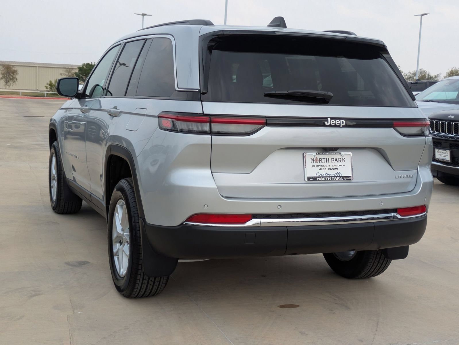 New 2025 Jeep Grand Cherokee Laredo X w/ MOPAR Finishing Package RWD image 5