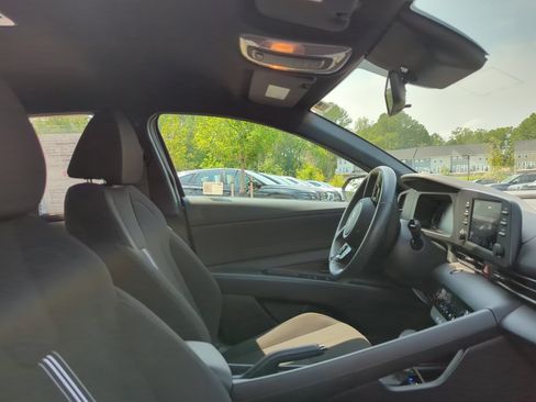 Certified 2025 Hyundai Elantra Sport FWD image 38
