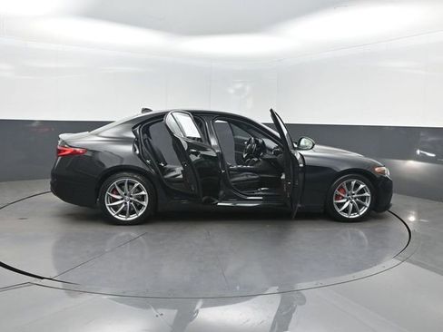 Used 2023 Alfa Romeo Giulia Sprint RWD image 35
