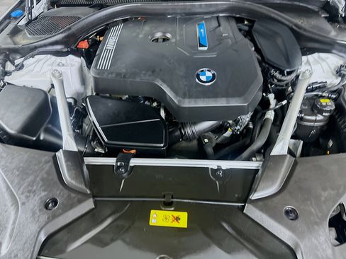 Used 2023 BMW 530e w/ Premium Package image 34