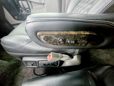 Used 2025 Chevrolet Express 2500 w/ Driver Convenience Package image 49