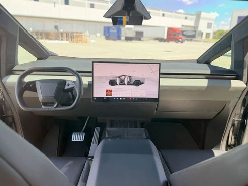 Used 2024 Tesla Cybertruck AWD Crew Cab image 25