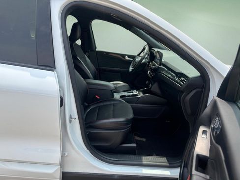 Used 2023 Ford Escape ST-Line image 11