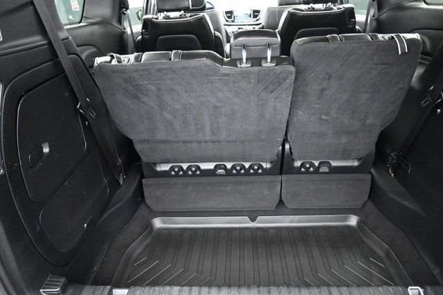 Used 2019 Chrysler Pacifica Limited w/ S Appearance Package FWD image 22