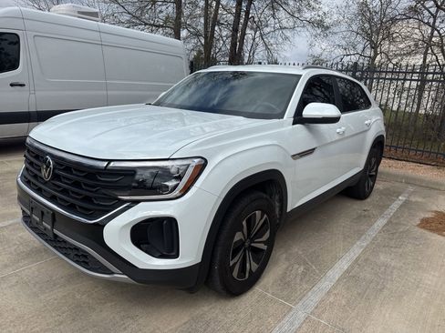 Used 2024 Volkswagen Atlas Cross Sport SE image 8