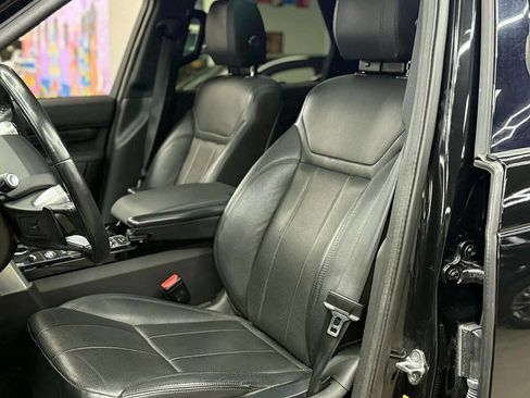 Used 2019 Land Rover Discovery HSE image 9