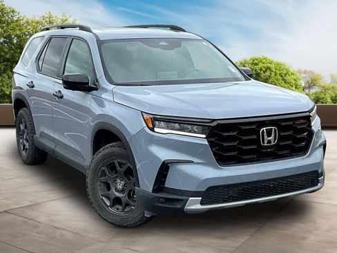 Used 2025 Honda Pilot TrailSport image 8