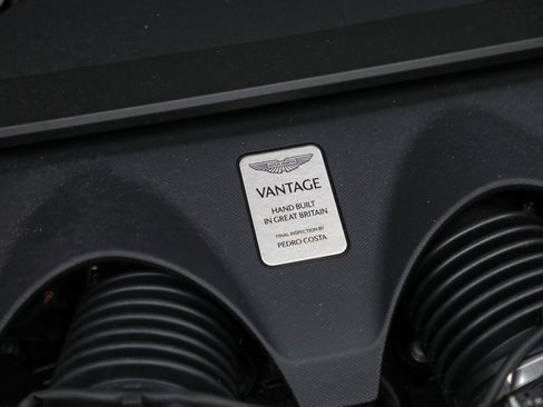 Used 2025 Aston Martin V8 Vantage Coupe image 34