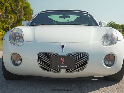 Used 2007 Pontiac Solstice Convertible w/ Premium Package image 13