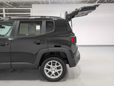 Used 2019 Jeep Renegade Latitude w/ Cold Weather Group AWD/4WD image 11