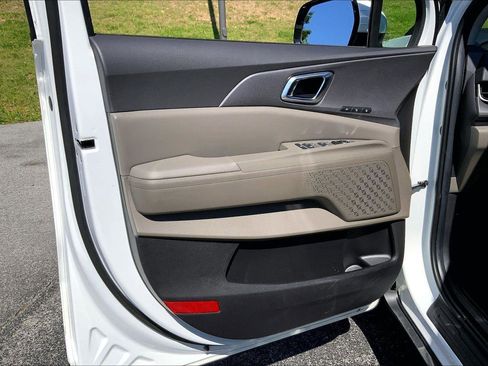 Used 2026 Kia Carnival EX FWD image 20